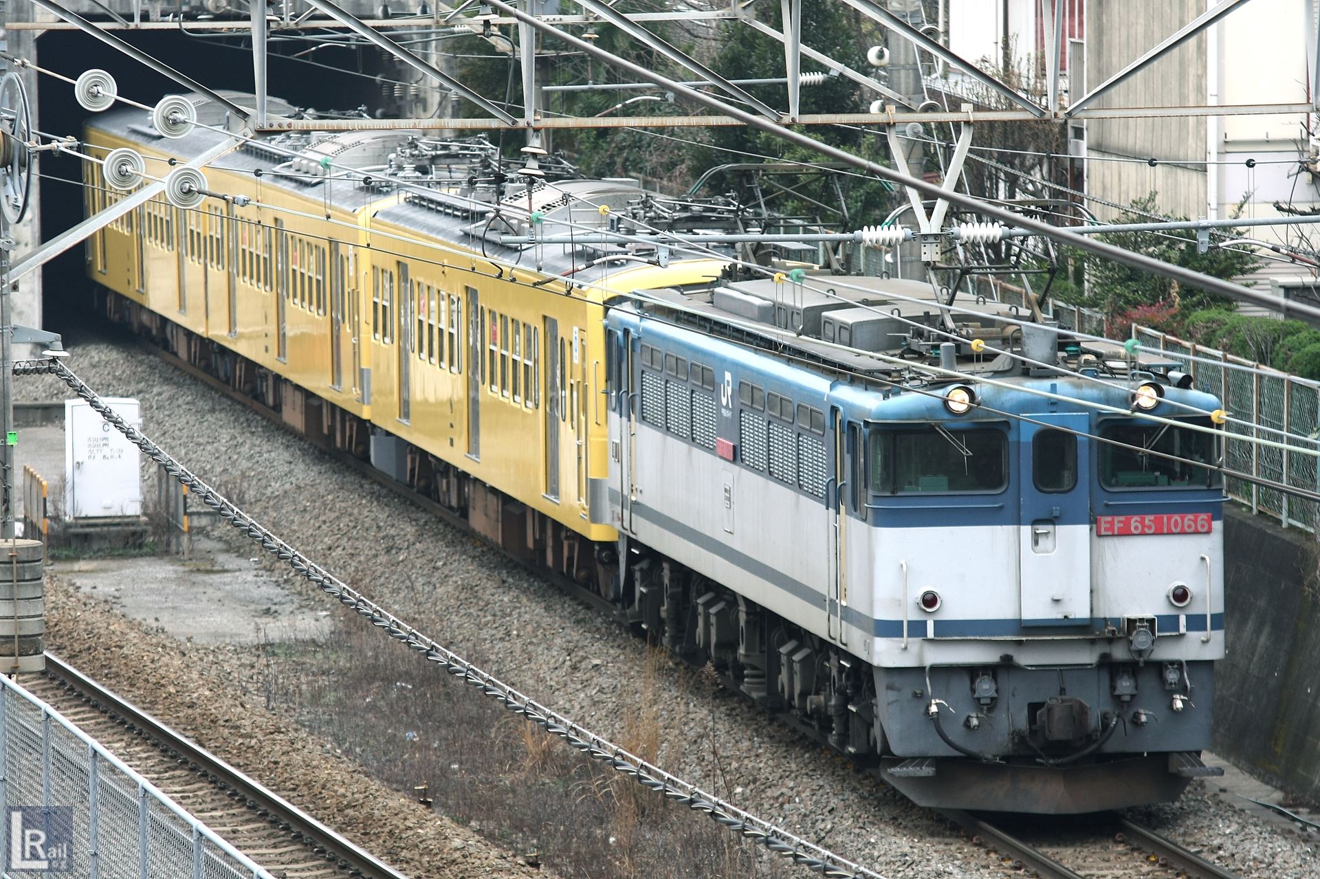 EF65 1066による近江鉄道譲渡、西武新101系の甲種輸送
