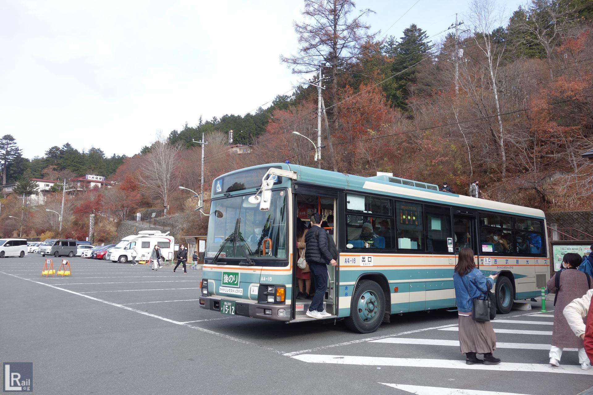 休日ダイヤ西武秩父8時30分発の三峯神社行きバスは結構混む