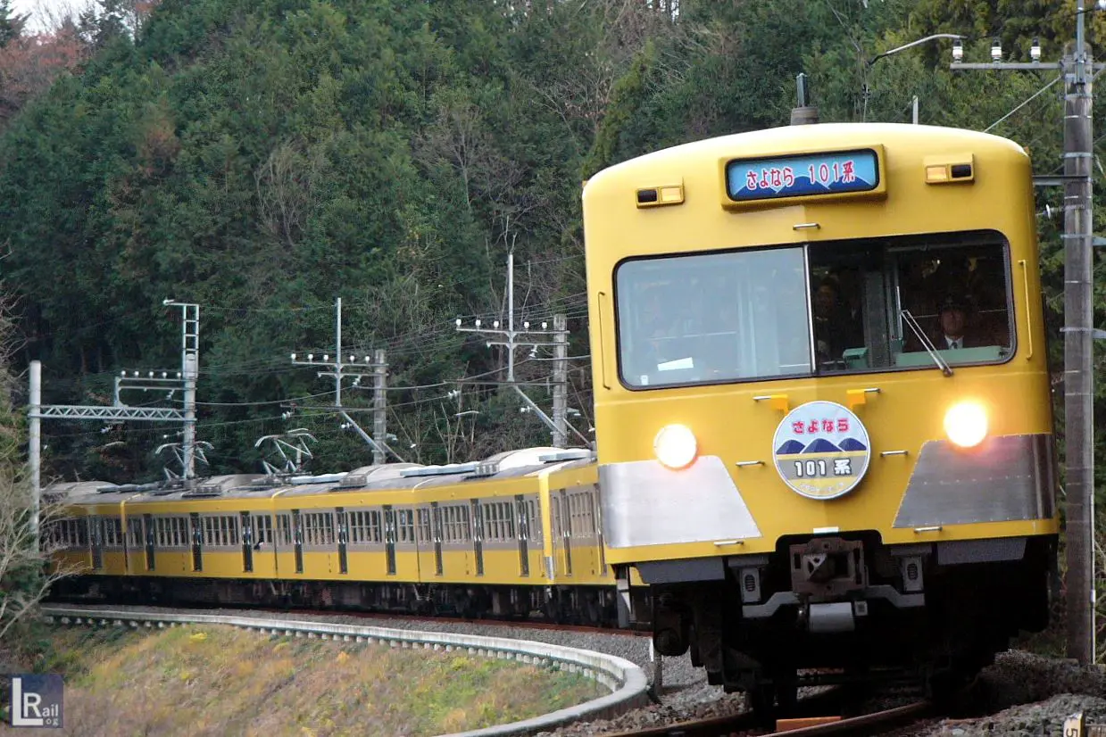 月、最後まで残った本線用の101系低運転台車（193F・197F）がツアー専用列車として西武秩父まで運転されています。