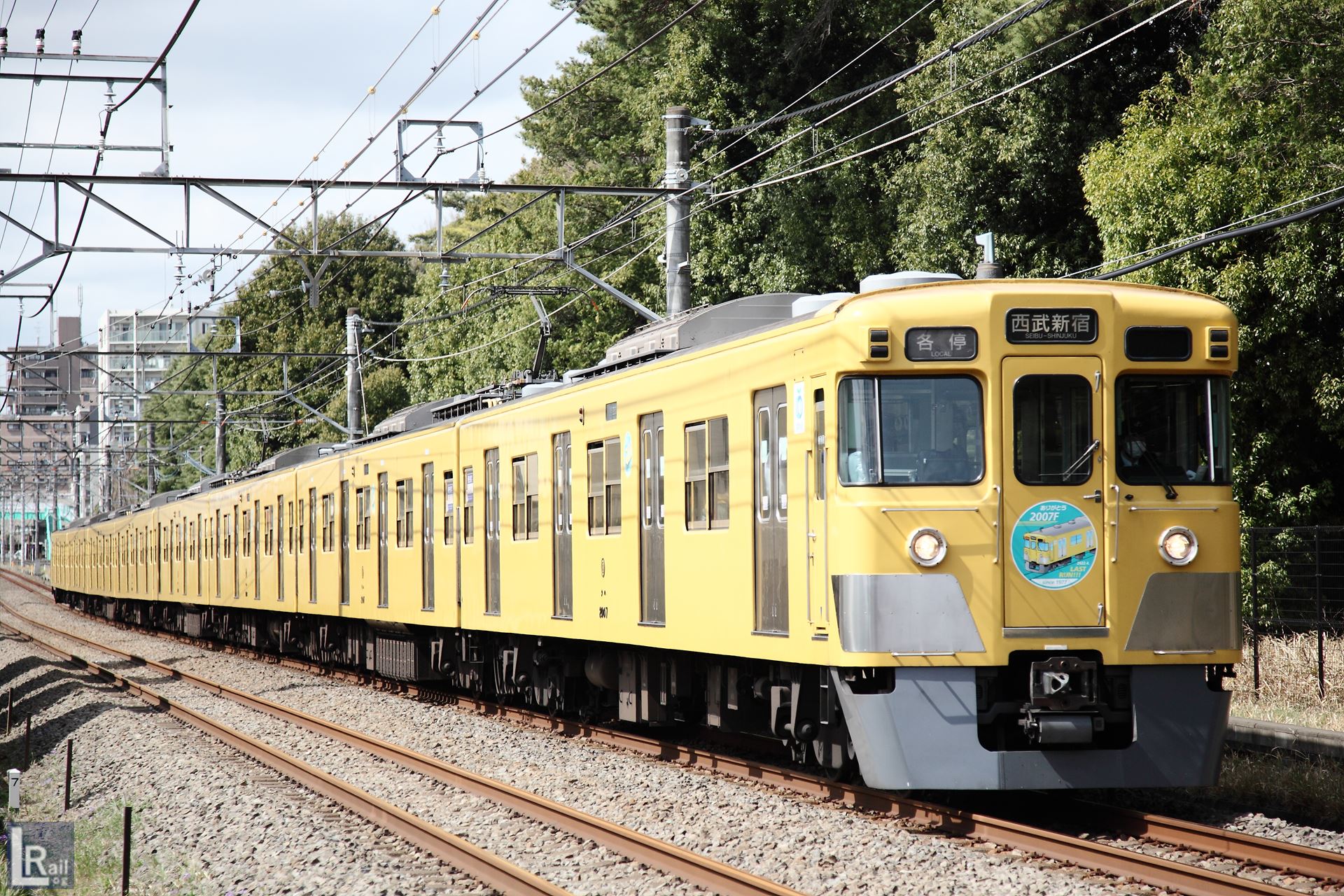 2007Fは西武2000系最後の8両編成として新宿線で活躍を続けている黄色い電車。