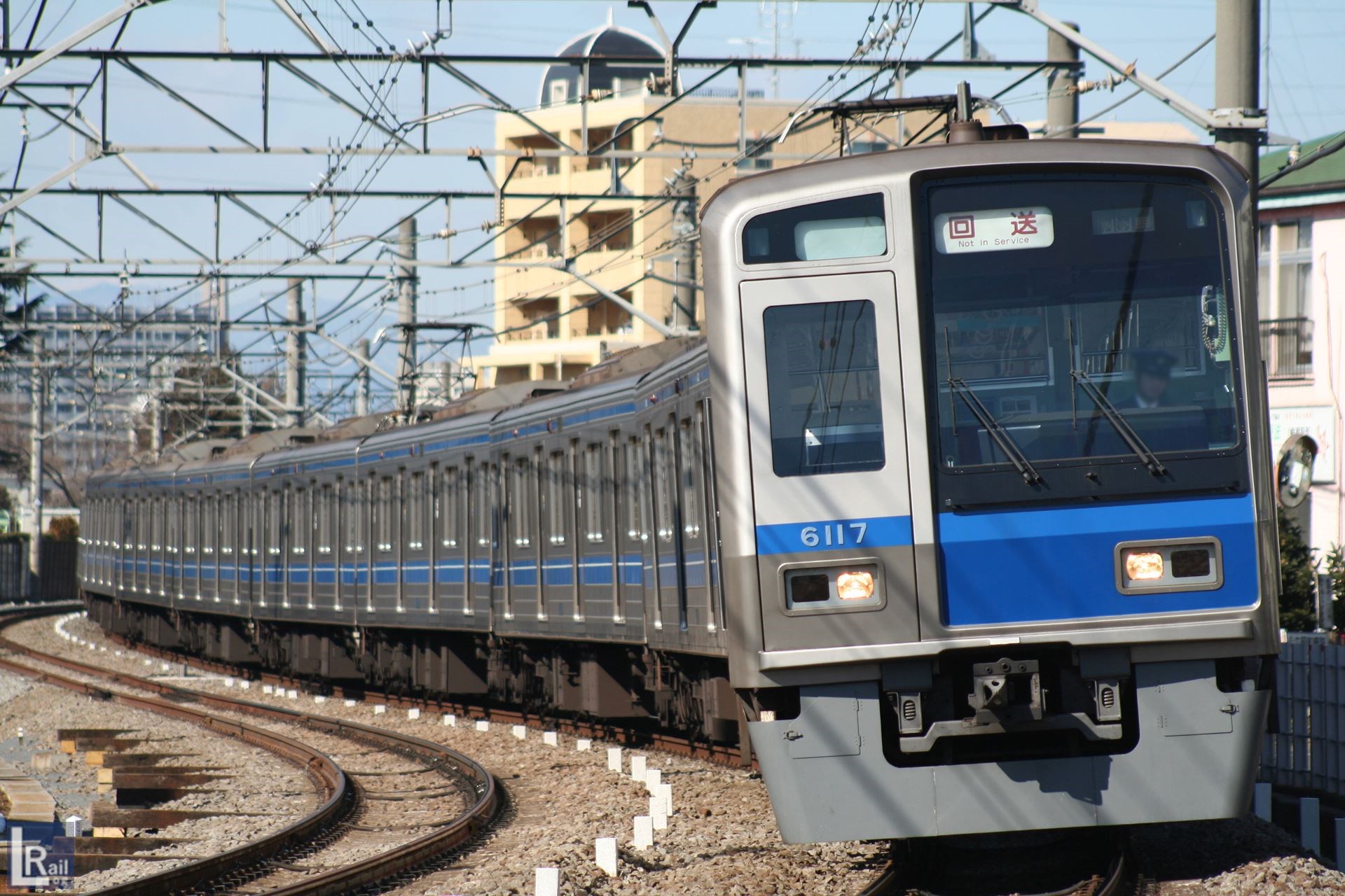 副都心線対応改造のため、新宿線を回送される6117F（小平→花小金井2008.2.8）