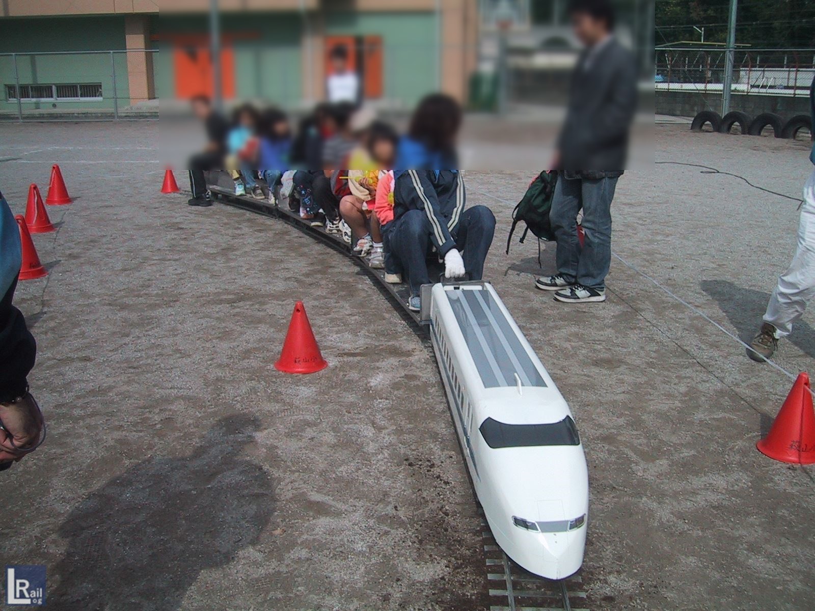 東村山市児童館子どもフェスタ 5インチゲージのミニ新幹線を運転