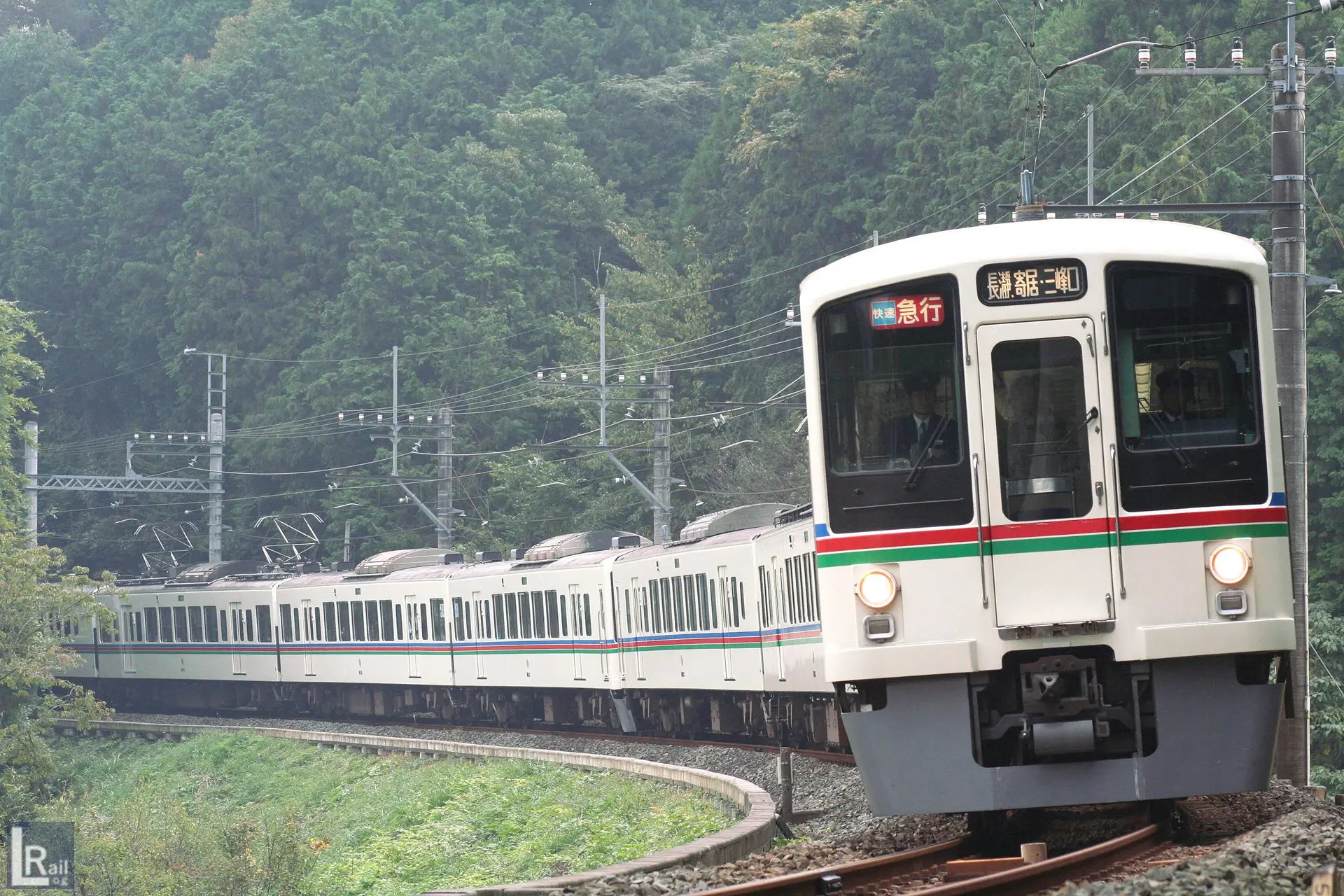西武4000系による秩父鉄道直通の快速急行