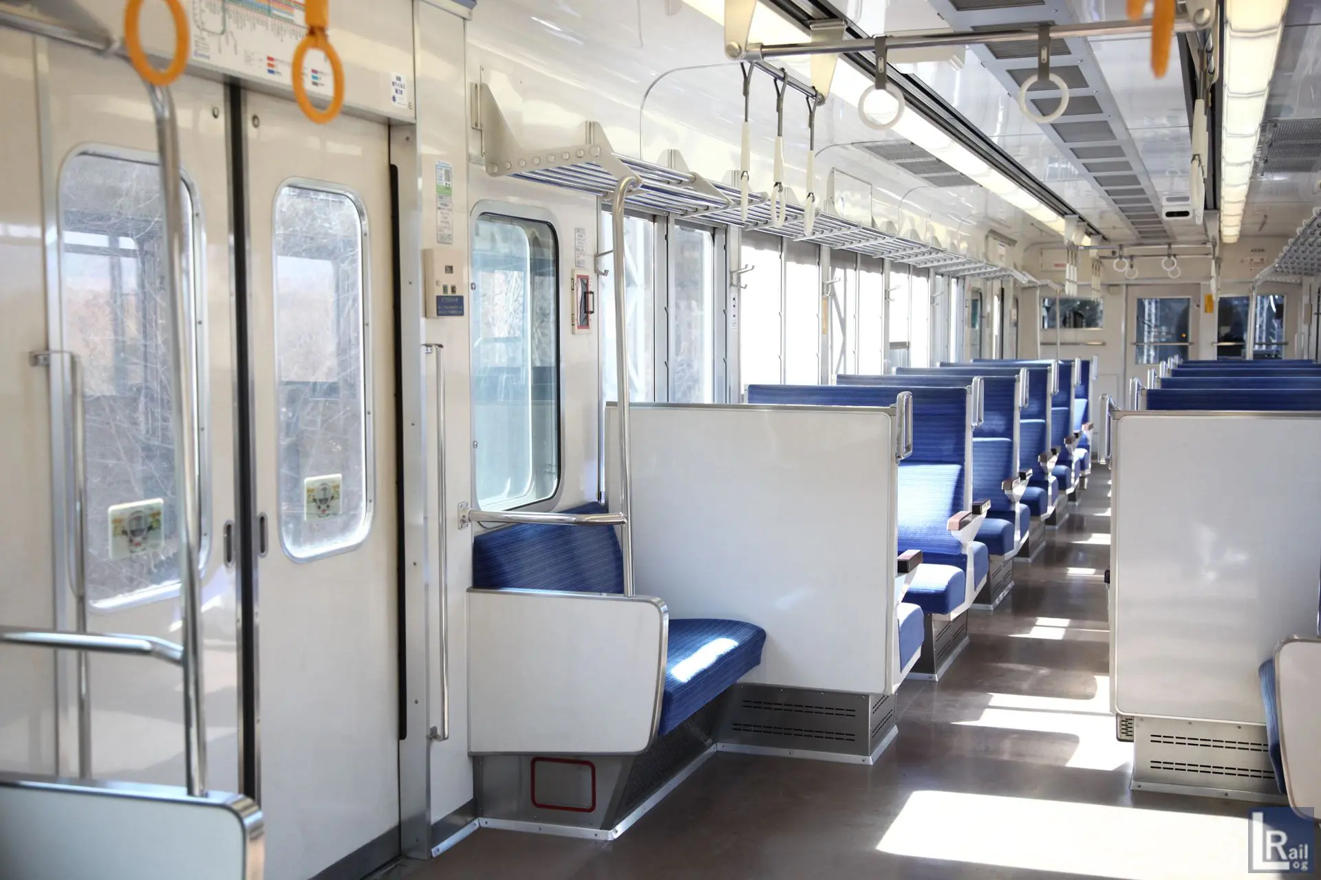 西武4000系の車内