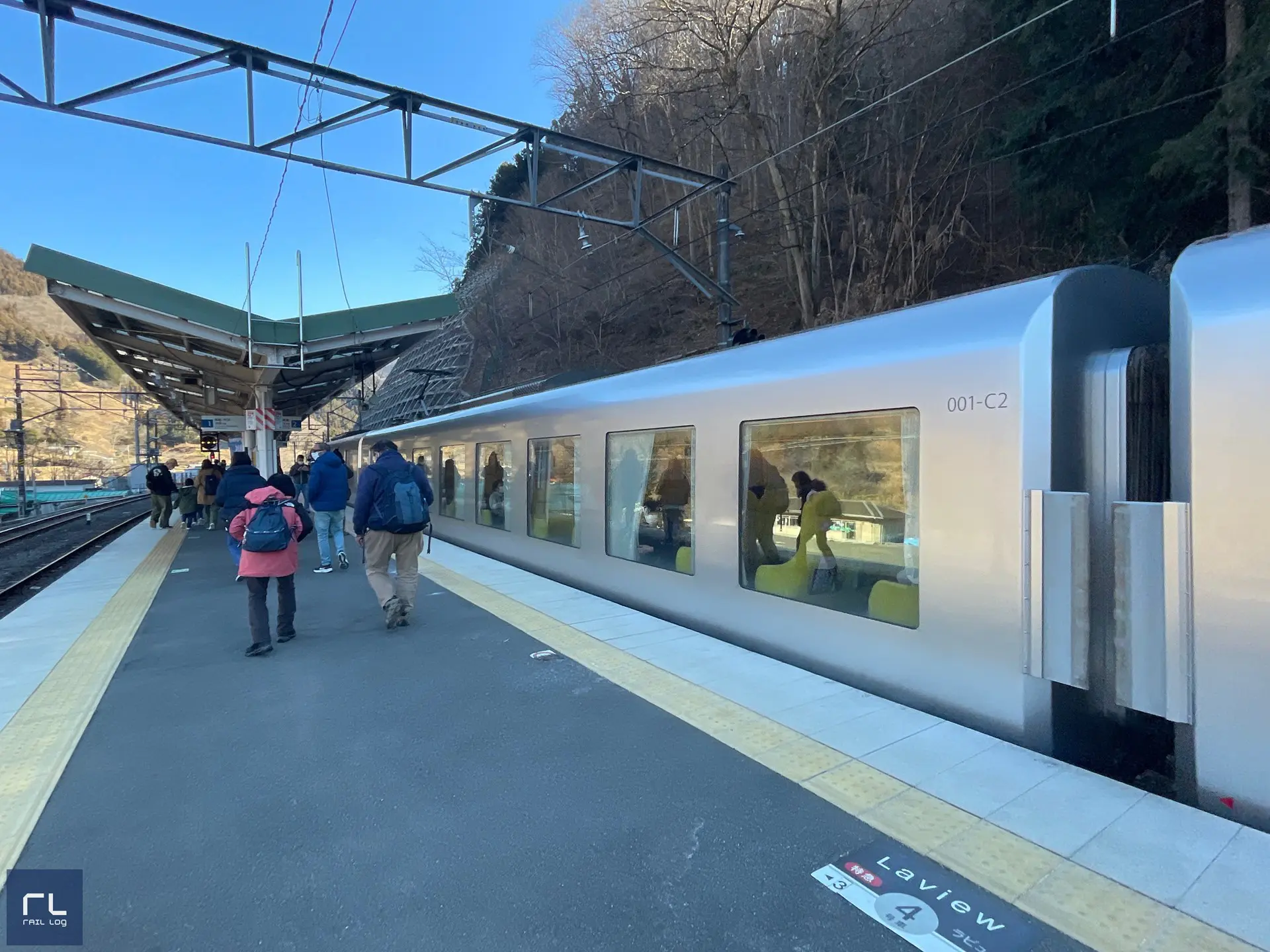 芦ヶ久保駅に特急ラビューが臨時停車