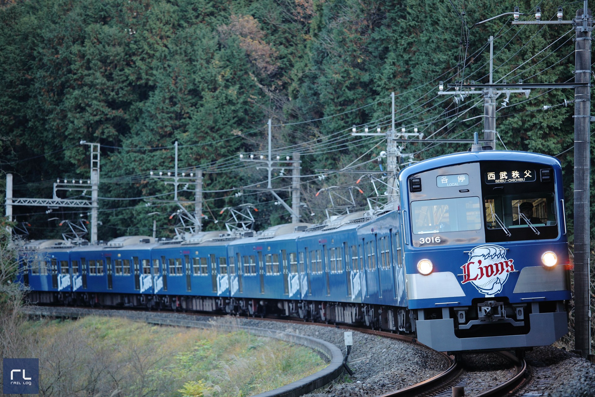 西武ライオンズのラッピング電車　初代L-train（エルトレイン）、3000系3015F